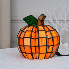 Bild in Galeriebetrachter hochladen, Halloween Glass Glowing Pumpkin
