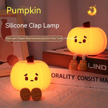 Bild in Galeriebetrachter hochladen, Halloween Pumpkin Lamp
