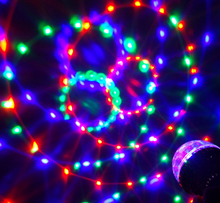 Bild in Galeriebetrachter hochladen, LED-rotierende magische Kugellichter 
